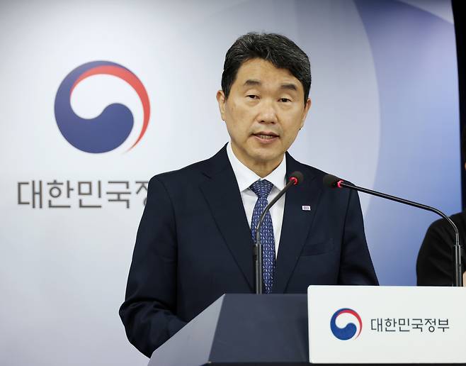 이주호 부총리 겸 교육부 장관은 21일 서울 정부청사에서 열린 ‘공교육 경쟁력 제고방안’ 기자회견을 하고 있다. [교육부 제공]