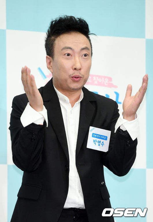 According to KBS, Radio show crew, and Park Myeong-su, Covid reinfection is Personal Ejaculation, but I think it would be right for the popular broadcaster to hide for 5 days as the main DJ of Jasins program.It would have been nice if you had told me through a special DJ on the opening day of the 11th broadcast from the 19th (Monday) on the first day of the broadcast, but now there is no reason to hide it, so it leaves more questions and regrets.Park Myeong-su, his agency, the production team of Radio show and the KBS PR team said, I do not know because Park Myeong-su is not broadcasting for some reason.Ill be back from the 24th, he replied.Park Myeong-sus agency remained silent until yesterday (20th), but on the morning of the 21st, when the news of Park Myeong-sus Covid restoration was revealed, I checked my cell phone today because I was a resident. Im sorry.It is very heartbreaking to have won the prize, but Park Myeong-su, who tried to hide the Covid reinfection rather than the late response of Park Myeong-sus agency, and Kim Hong-beom PD, who stood in the position of personal EjaculationAccording to Kim s decision, the KBS PR office would have repeated the word personal Ejaculation to the reporters without knowing the reason.As Covids momentum continues for the third year, there are still cases of reinfection everywhere. Park Myeong-su announced that Covid was infected early last year.At that time, I was honest, but this time I was wondering about the intention to cover it with personal Ejaculation.In particular, unlike the early days of Covid in 2020, the public sensitivity to Covid Infection has been lowered, and it is hard to understand the decision that Park Myeong-su and KBS producers on public broadcasters announced that they would hide the reason early.Im just curious why he told special daily DJs such as Kim Tae-jin, Jeon Min-ki and announcer Kim Jin-woong to speak in Personal Ejaculation.Park Myeong-su is a popular DJ, broadcaster, and comedian who has been playing Radio show since 2015 and is loved by listeners.He is boldly pointing out the wrong parts of politics, society and economy, and is voicing Jasins voice. In order to maintain this attitude and to be loved, I expect Jasin to maintain his clarity in his actions.DB