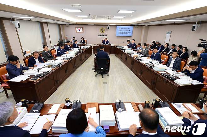 경남도의회 교육청 소관 예산결산특별위원회가 열리고 있다.(경남도의회 제공)