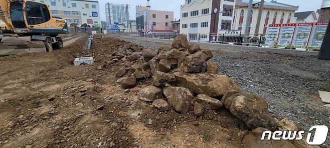 남해초등학교 운동장 배수로 공사 현장(독자제공).