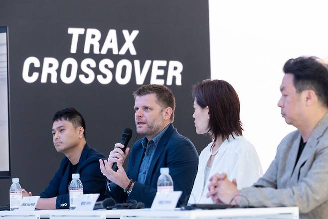 스튜어트 노리스(왼쪽 두번째) 부사장이 지난 20일 서울 강남구 ‘더 하우스 오브 지엠’에서 열린 디자인 간담회에서 질문에 답하고 있다. [GM 제공]