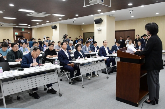 지난 20일 ‘전기차 배터리 사후관리 및 활용방안 토론회’를 개최한 옥재은 의원