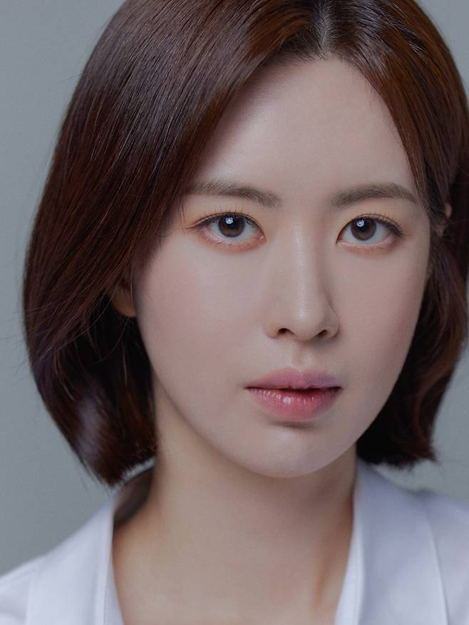 배우 윤서진. 아이오케이컴퍼니