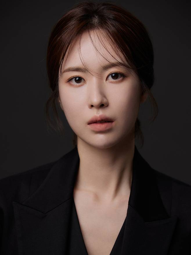 배우 윤서진. 아이오케이컴퍼니