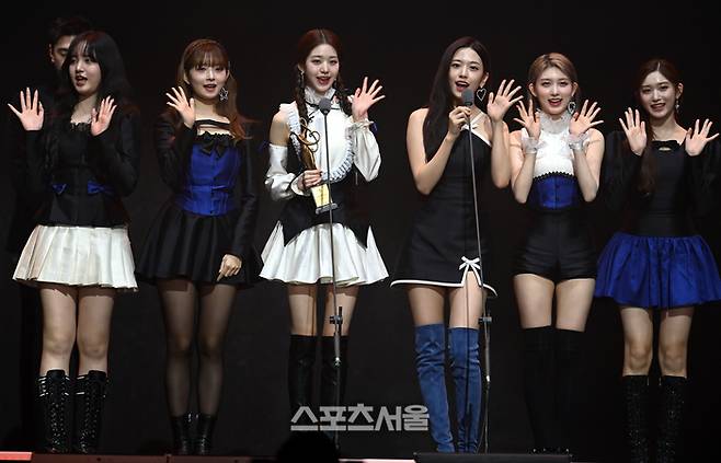 그룹 아이브가 지난 1월 19일 서울 송파구 올림픽공원 KSPO DOME(체조경기장)에서 열린 제32회 서울가요대상에서 본상을 수상한 후 소감을 밝히고 있다. 최승섭기자 thunder@sportsseoul.com