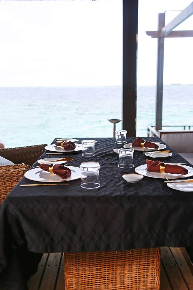 오리진은 미슐랭 셰프의 시그니처 레스토랑으로 최고의 메뉴를 제공하는 오버워터 레스토랑이다. 사진제공|김관수(여행작가)