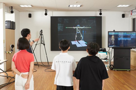 스포츠역학은 3D 영상·센서 등 다양한 기술로 동작을 분석해 선수 실력 향상에 도움을 준다.