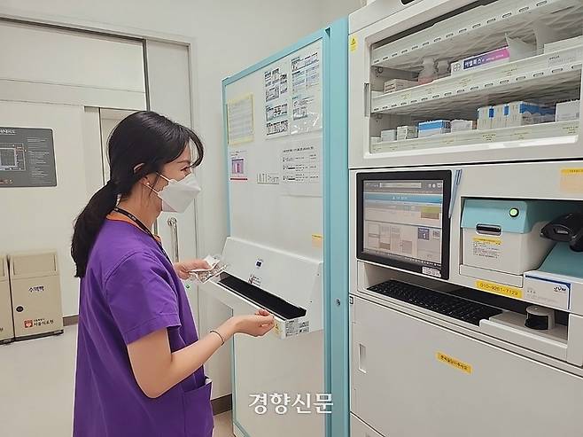16년 차 정희영 간호사(38)는 지난 4월 응급실에 온 정신질환자에게 머리채를 잡혀 다치는 일이 있었다. 이 사건으로 4일 동안 병가를 쓰면서 충격을 달래야 했다. 유선희 기자