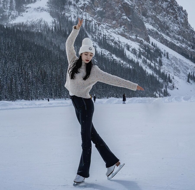 캐나다 밴프 루이스 호수 위에서 스케이팅하는 피겨퀸 김연아 / 사진 = 캐나다관광청
