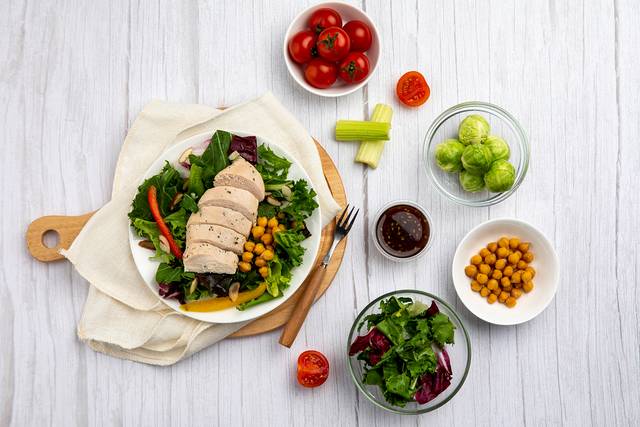 저녁식사를 이른 시각에 해야 건강에 도움이 된다고 생각하는 사람들이 있다. 하지만 전문가들은 저녁을 ‘언제’보다는 ‘무엇’을 먹는지가 더 중요하다고 말한다. 이미지투데이