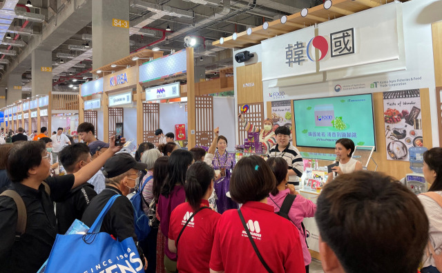 전남도는 최근 대만에서 열린 ‘타이페이 식품박람회’에 농수산식품 6개 기업을 파견하는 등 현지 관계자들로 부터 큰 관심을 받았다. 사진 제공=전라남도