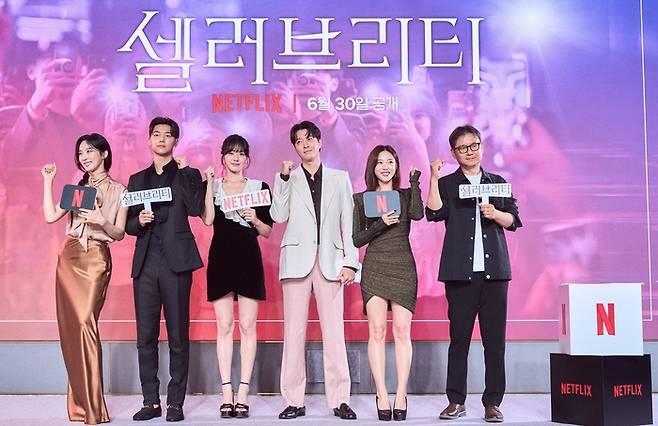 넷플릭스 새 시리즈 ‘셀러브리티’ 이청아, 강민혁, 박규영, 이동건, 전효성, 김철규 감독(왼쪽부터), 사진제공|넷플릭스