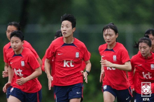 여자 축구대표팀 선수들이 궂은 날씨에도 '고강도 훈련'을 소화했다.(사진=KFA)