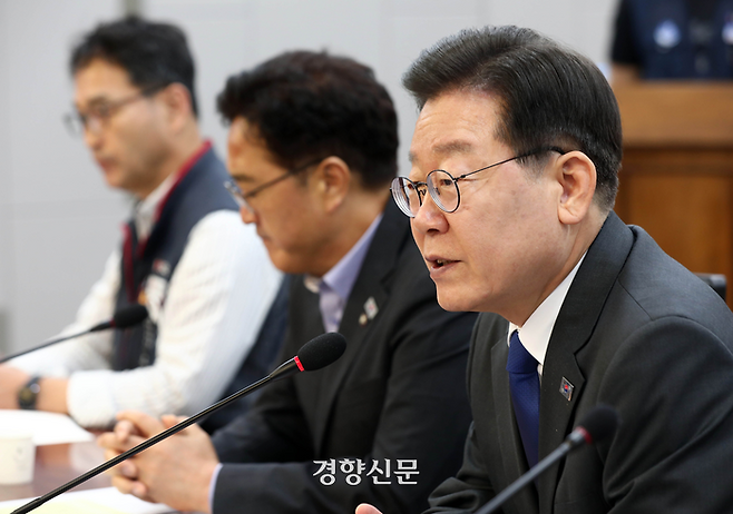 이재명 더불어민주당 대표가 지난 22일 국회에서 열린 동일가치노동 동일임금 법제화 토론회에서 발언하고 있다. 박민규 선임기자