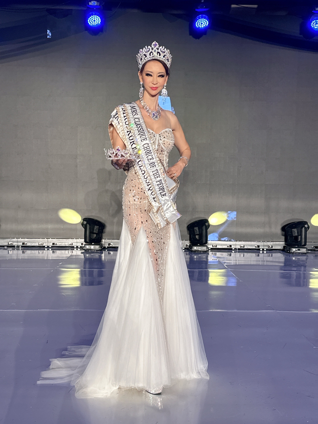 Lee Su-jin, a 57-year-old senior model, has won three gold medals in the 2023 Mrs. Globe The Classic.Lee Su-jin is the worlds most prestigious  ⁇  Mrs. Globe & Classique 2023  ⁇  World Finals Competition won three gold medals.He has been a representative of The Classic Korea. Classic 3rd Runner-Up, Mrs. Classic Choice of people winner, and so on.Lee Su-jin, who has won three gold medals, is very meaningful to show Koreas luxurious and sophisticated fashion to Mississaugas Classic candidates from all over the world including Europe and Asia. I am very grateful and honored to be able to spread the high-quality culture of K-fashion.