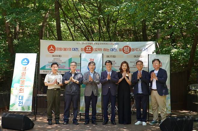 한밭대 오용준(왼쪽 세번째) 총장 등 개막식 참석자들 *재판매 및 DB 금지