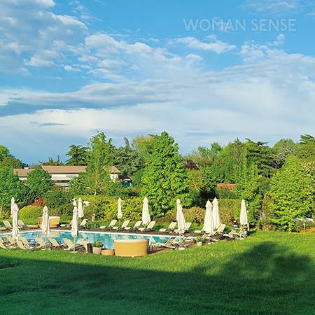 수영장이 있는 초록이 가득한 정원에선 야외 결혼식이 열리기도 한다.