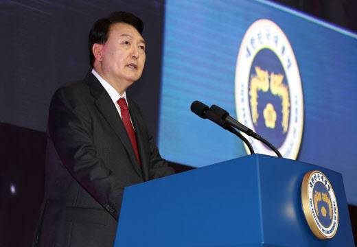 윤석열 대통령이 28일 서울 중구 장충체육관에서 열린 한국자유총연맹 창립 제69주년 기념식에서 축사하고 있다. (사진=연합뉴스)