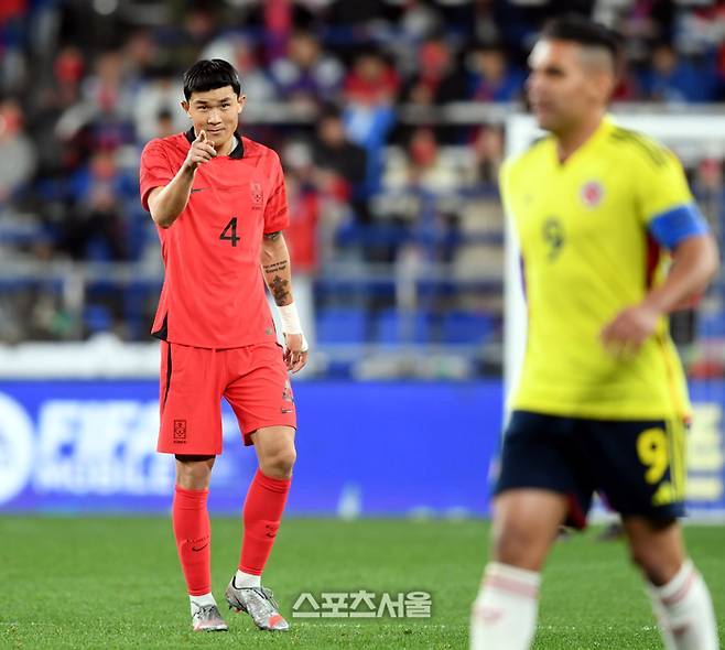 김민재가 24일 울산문수축구경기장에서 열린 콜롬비아와 축구 국가대표 평가전에서 작전지시를 하고 있다.  2023. 3. 24. 울산 | 최승섭기자 thunder@sportsseoul.com