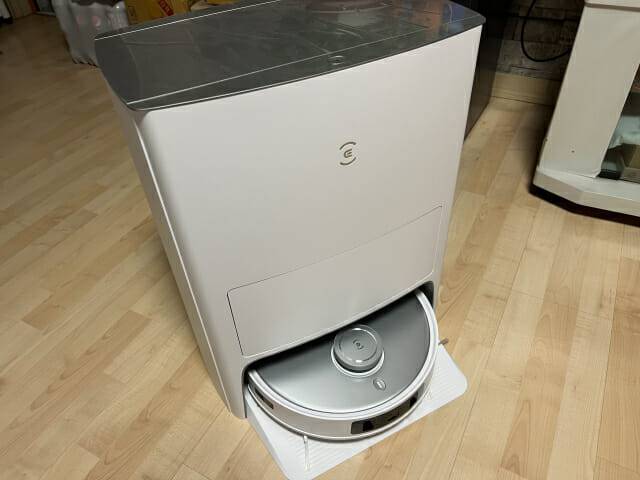 에코백스 로봇청소기 '디봇 T20 옴니'(2023년) (사진=지디넷코리아)