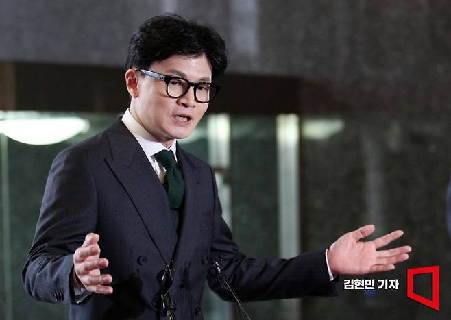 한동훈 법무부 장관이 21일 국회에서 취재진의 질문에 답하고 있다. 사진=김현민 기자 kimhyun81@