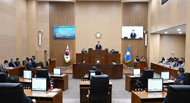 28일 열린 울주군의회 제223회 정례회 제2차 본회의에서 일본 후쿠시마 원전 오염수 방류 철회를 촉구하는 결의문 채택이 국민의힘 소속 의원 7명의 기원으로 부결됐다. 울주군의회 제공