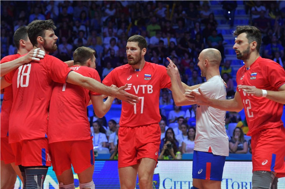 국제배구연맹(FIVB)은 최근 열린 총회와 위원회를 통해 러시아와 벨라루스 각급 배구대표팀에 대한 국제대회 참가 금지 제재를 유지한다고 결정했다. 사진은 지난 2019년 VNL에 참가한 러시아남자배구대표팀. [사진=국제배구연맹(FIVB)]