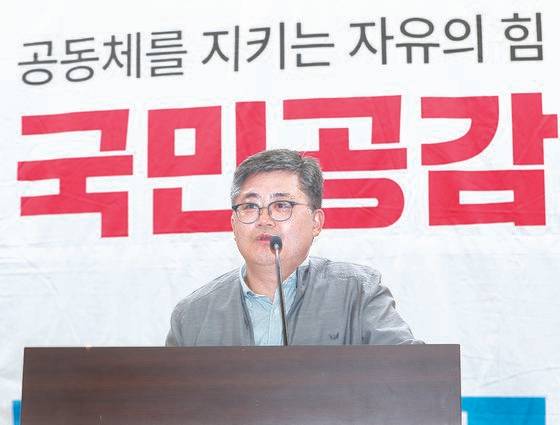 함운경 국민동행 전북지부 대표가 28일 국민공감 공부모임에서 '후쿠시마 원전 처리수를 둘러싼 과학과 괴담의 싸움 ? 어민과 수산업계의 절규를 듣다'라는 주제의 강연을 하고 있다. 뉴스1