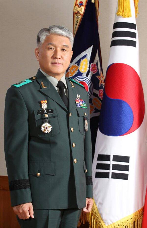 고성균 장군이 도덕적 용기로 위국헌신하며 대한민국 미래 군의 주역들을 양성하던 육군사관학교장 때 모습.