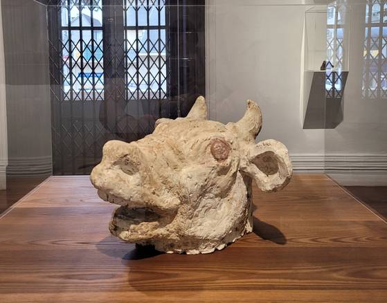 Kwon Jin Kyu's ″White Bull″ inspired by Lee Jung-seob's bull paintings. [MOON SO-YOUNG]