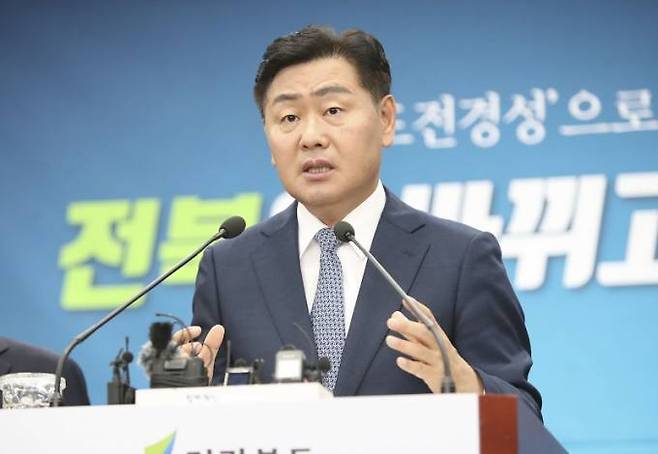 김관영 전북도지사가 민선8기 1주년을 맞는 소회와 함께 전북특별자치도의 성공적인 출범을 위한 구상을 설명하고 있다.  