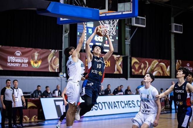 한국 U-19 남자 농구 대표팀이 국제농구연맹(FIBA) 월드컵에서 조별리그 3연패를 기록했다. /사진= FIBA