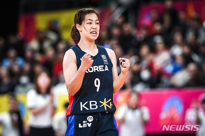 [서울=뉴시스]여자농구 국가대표 이경은 (사진 = FIBA 제공)