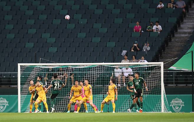 FA컵 8강 전북 현대와 경기에서 0 대 4로 패한 광주FC. 연합뉴스