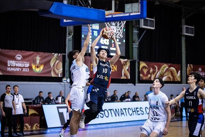 슛하는 윤기찬 [FIBA 제공. 재판매 및 DB 금지]