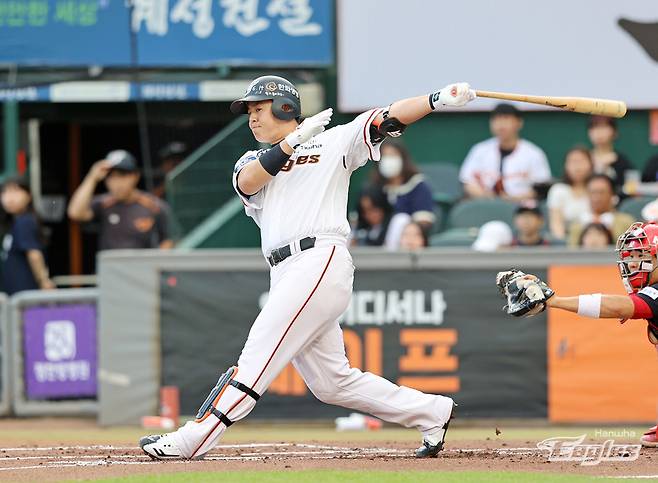 한화 노시환은 7회말 우월 솔로포를 터뜨려 경기를 뒤집었다. [한화 이글스 제공]