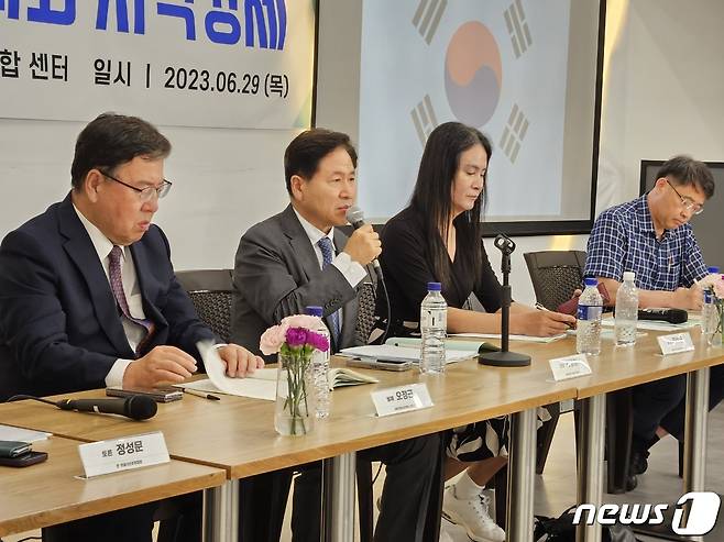 29일 부산에서 열린 '후쿠시마 오염수 괴담 팩트체크' 토론회에 참여한 전문가들이 토론하고 있다.2023.6.22/뉴스1 ⓒ News1 권영지 기자