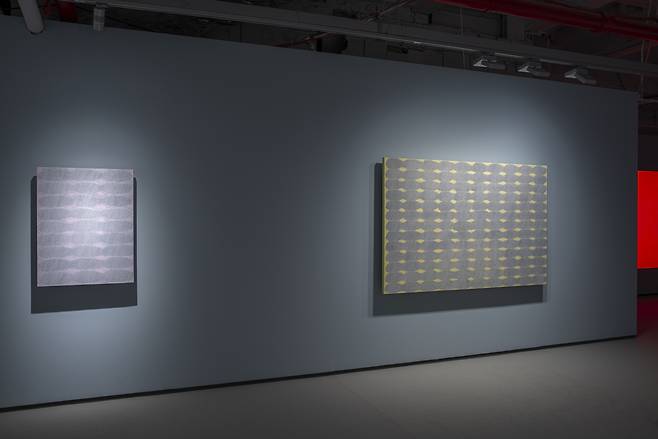 An installation view of the Ecriture series by Park Seo-bo at the "Origin, Emergence, Return" exhibition at Rockefeller Center (Courtesy of Johyun Gallery)