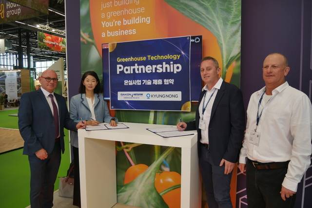 [사진설명] ㈜경농의 스마트팜사업부문이 온실 전문 기업 가콘 네타핌과 파트너십을 맺고 국내 첨단온실 산업 발전을 위해 나섰다. 사진 왼쪽부터 르우벤 로쉬 네타핌 온실사업부문 부문장 겸 글로벌서비스 총괄(부사장), 이승연 경농 사장, 미셸 엘더 가콘 네타핌 온실사업부 총괄책임, 조하르 지브 네타핌 온실사업부문 및 아시아태평양(APAC) 책임(이사)