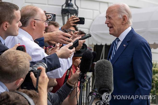 28일 기자들에게 이번 사태와 푸틴 대통령에 대해 언급하고 있는 바이든 대통령 [AFP=연합뉴스]