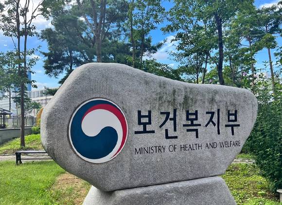 30일 보건복지부가 공개한 개정안에 따르면 내달 1일부터 아파서 어린이집에 못 갈 경우 처방전이나 약값 영수증으로도 출석 인정을 받을 수 있다. [사진=뉴시스]