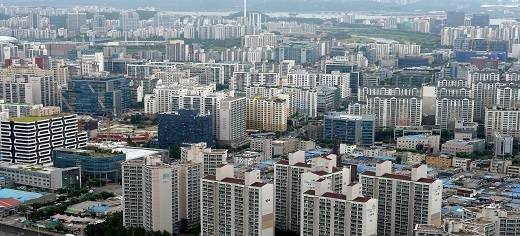 지난해 상속세 자산 종류별로 부동산이 29조5000억원, 주식 등 유가증권이 17조3000억원으로 전체의 83%를 차지했다. /사진=뉴시스