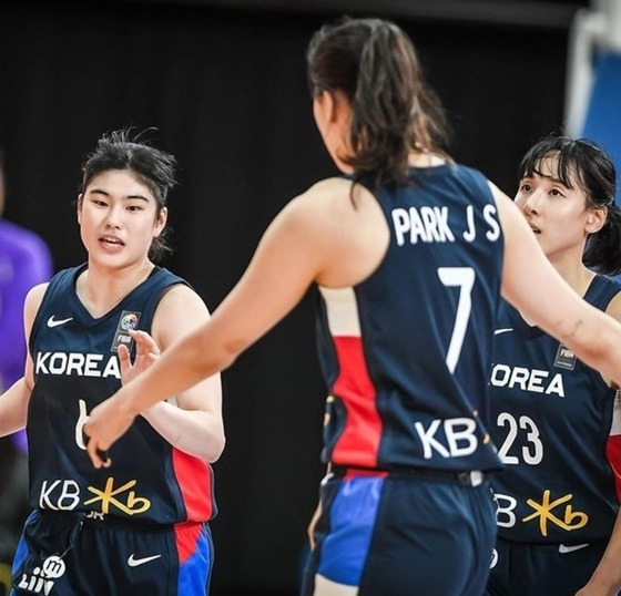 한국 여자농구 대표팀. /사진=FIBA