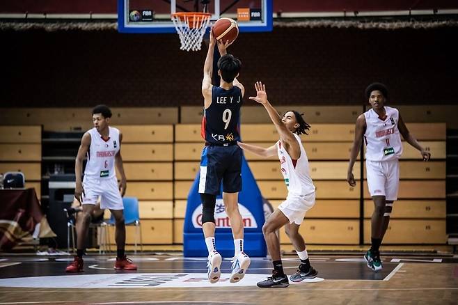 슛하는 한국의 이유진(9번) [FIBA 제공. 재판매 및 DB 금지]