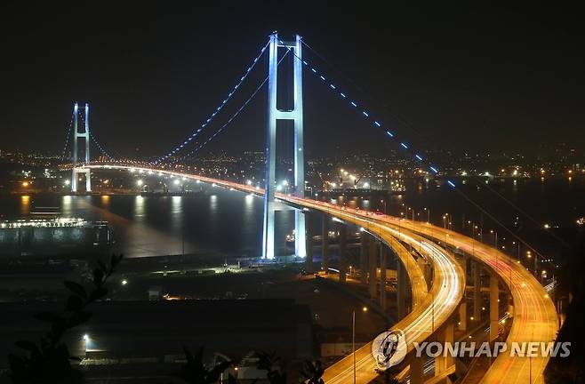 화려한 울산대교 야경 [연합뉴스 자료사진]