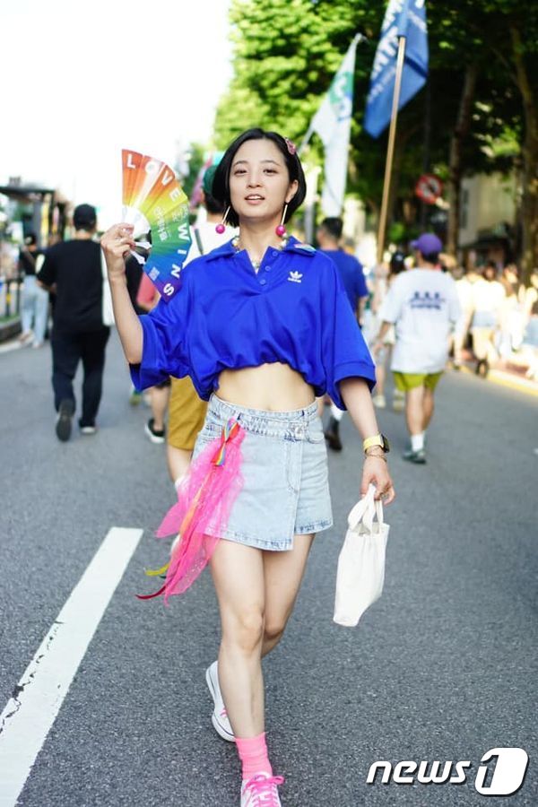 정의당 류호정 의원이 1일 오후 을지로~종각사이에서 벌어진 성소수자  축제인 ''제24회 서울퀴어문화축제' 퍼레이드에 참가했다. (류호정 SNS 갈무리) ⓒ 뉴스1