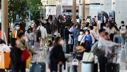 지난 4월 인천공항 전경. 연합뉴스