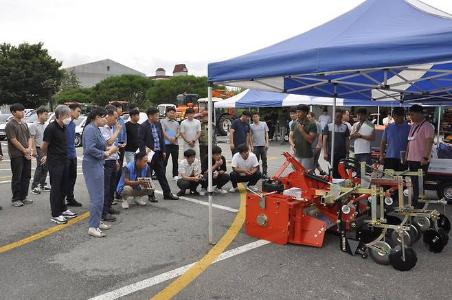 [진주=뉴시스]경남도농업기술원, 신개발 농업기계 자재 연시회 *재판매 및 DB 금지