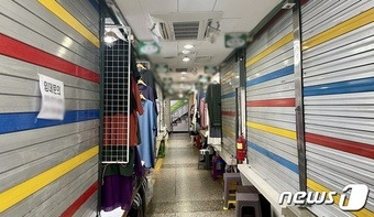 동대문 상가 내부 한 점포에 '임대문의' 표시가 붙었다. ⓒ News1 이민주 기자