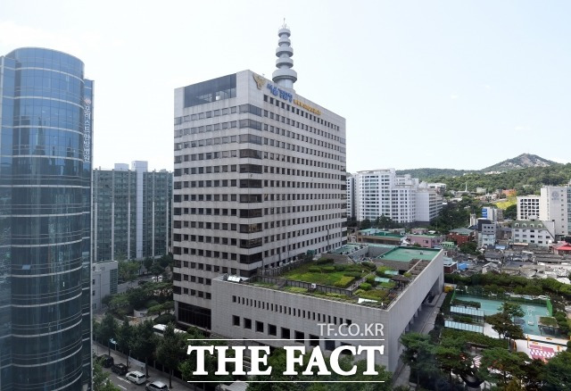 축구 국가대표 황의조 선수 사생활 폭로 사건을 수사 중인 경찰이 황의조 선수를 고소인 신분으로 조사한 것으로 확인됐다. /이새롬 기자